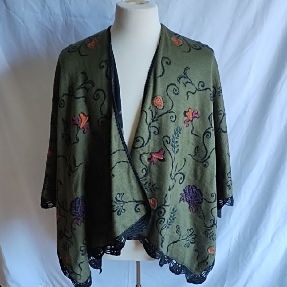 Reversible Ruana Emerald Green made with alpaca material
